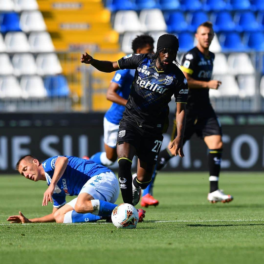 ジェルヴィーニョさんのインスタグラム写真 - (ジェルヴィーニョInstagram)「About game day ⚽️ #bresciaParma  ➕3️⃣  ___________________________________________________  @parmacalcio1913 💛💙 @andreacantini.photos 📸  _______________________________________________________   #brescia #parma #seriea #italia #gameday #football #teamg27」7月26日 5時04分 - gervinhofficial