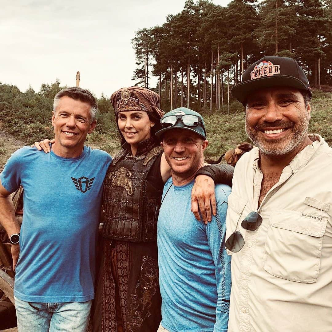 シャーリーズ・セロンさんのインスタグラム写真 - (シャーリーズ・セロンInstagram)「The dream team right here.  These guys were the geniuses behind the action, stunts and fighting in #TheOldGuard. @jeffhabb - You directed me in some of the best, most insane action of my entire career, and I left every day of our 2nd unit shoots completely baffled at your talent.  Brycen - you were by my side in the gym from day 1, and were incredibly patient with me as I tried things I never thought my body could do. Forever grateful to you for letting me do 76 takes of my somersault down the stairs! Danny - you built the character of Andy alongside me, and somehow made an immortal warrior who knows every martial arts style ever created feel REAL.   Through all of it you all three became my family. I love you all so deeply and I want the world to know that The Old Guard doesn’t exist with you all!」7月26日 3時38分 - charlizeafrica