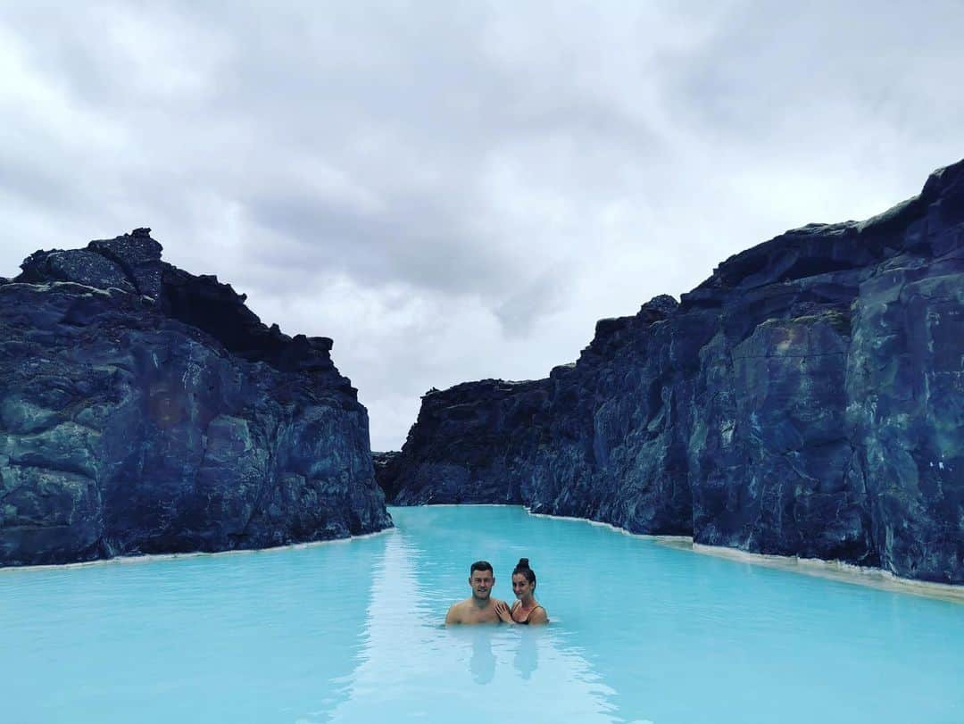 アルフレズ・フィンボガソンのインスタグラム：「Exploring nICELAND 🇮🇸✌️」