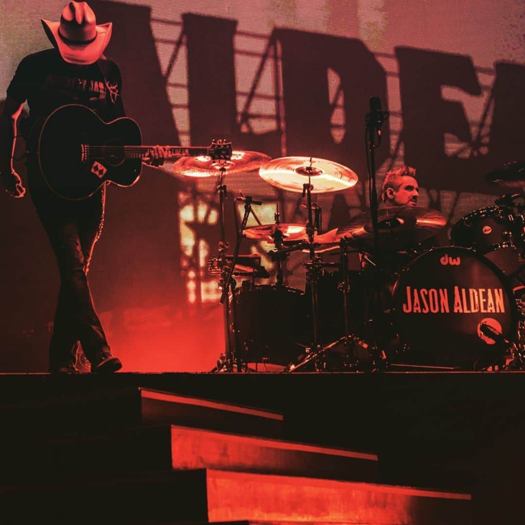 のインスタグラム：「Happy 50th bday to the guy who has been laying the beat down for me for the last 20 years. A true friend and badass! Happy bday @richredmond 🤜🏼🤛🏽」