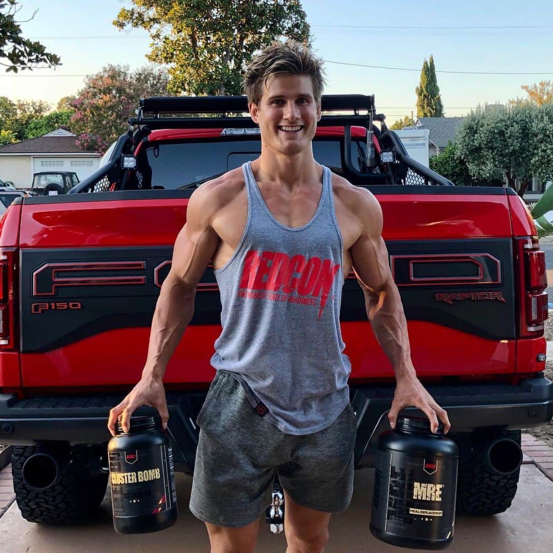 セージ・ノースカットのインスタグラム：「If you wanna get jacked, click the link in my bio!! Save 20% by using Code Sage20 #ad #fitness #mma」