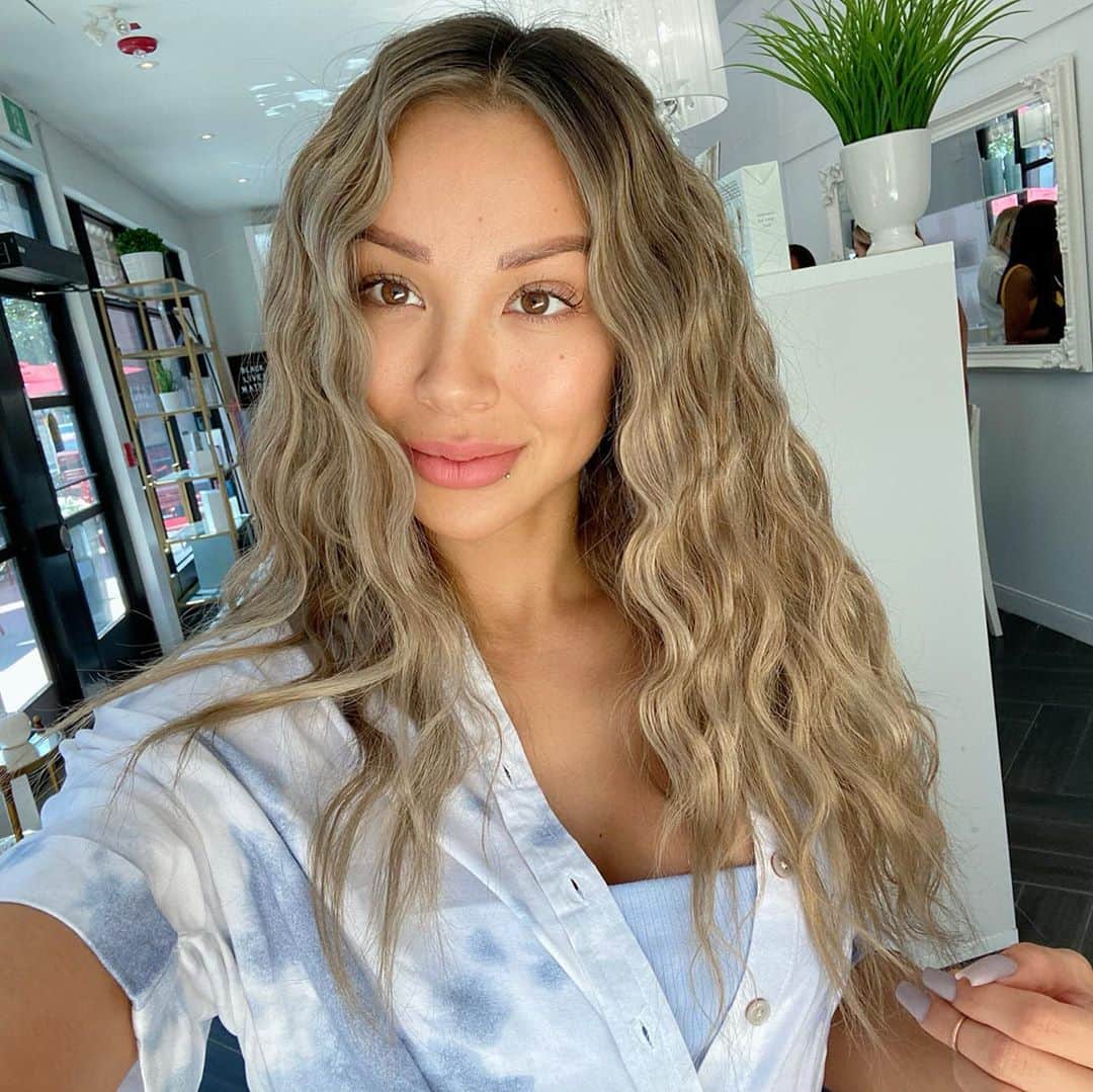 ダニー・リエルのインスタグラム：「WAVY OR STRAIGHT?? ⛅️   After you tell me which is best, the link in my bio is a video of me stuffing food in my face pre Covid in Japan! I just uploaded it last night. Check itttttt I’ll reply comments all weekend 😊」