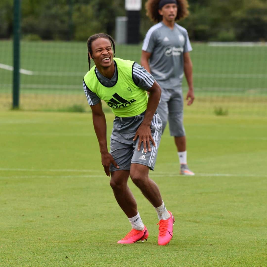 フラムFCさんのインスタグラム写真 - (フラムFCInstagram)「L👀kin ahead, with 𝗕𝗢𝗕𝗕𝗬! #FFC」7月25 ...