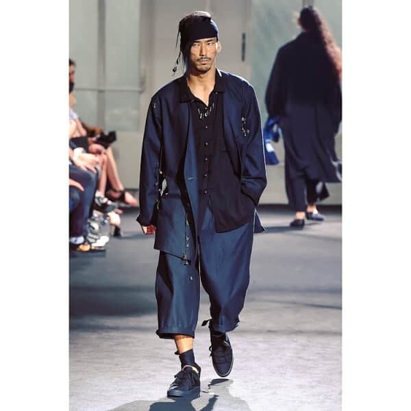 のインスタグラム：「！ヨウジヤマモト大量入荷！ 【2017S/S コレクション】 Yohji Yamamoto POUR HOMME チャーム装飾コットンノーカラーロングジャケット ¥98,780 (k-82952)  https://www.playful-dc.com/products/details87316.html ※その他ヨウジコレクション、レア物は商品タグからチェックできます！  #撮影 #古着 #ユーズド #DCブランド #ヨウジヤマモト古着 #山本耀司#ヨウジヤマモト#ワイズ #リミフゥ#ヨウジヤマモトファム#コレクション #ヨウジヤマモトプールオム #ワイズフォーメン  #撮影代行 #コレクション #yohjiyamamoto #yohjiyamamotopourhomme #yohjiyamamotofemme #yohjiyamamotonoir #yohjiyamamotojapan  #yyph #ys #y3 #limifeu #ysformen #yohjiyamamotosecond」
