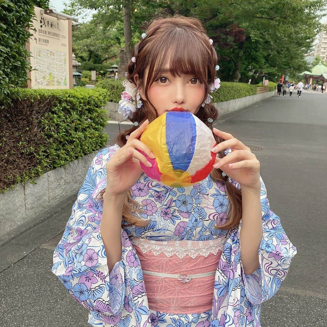 遠藤 玲奈 /endo renaさんのインスタグラム写真 - (遠藤 玲奈 /endo renaInstagram)「４連休何してるの🙂？ 頭に金平糖の髪飾りついてます🍬 和風じゃない浴衣って初めて着せてもらったんだけど可愛いんだなぁ…💐 #浴衣 #ヘアアレンジ #浴衣 #ヘアアレンジ #着物ヘア #浴衣ヘア」7月25日 20時15分 - r_m.0115