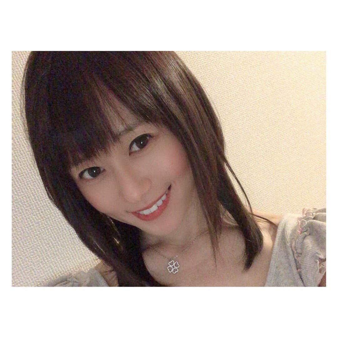柳野玲子のインスタグラム：「20センチ近く切ってサッパリ✂️ 軽くなりましたー😊✨ #美容院 #ヘアカット」