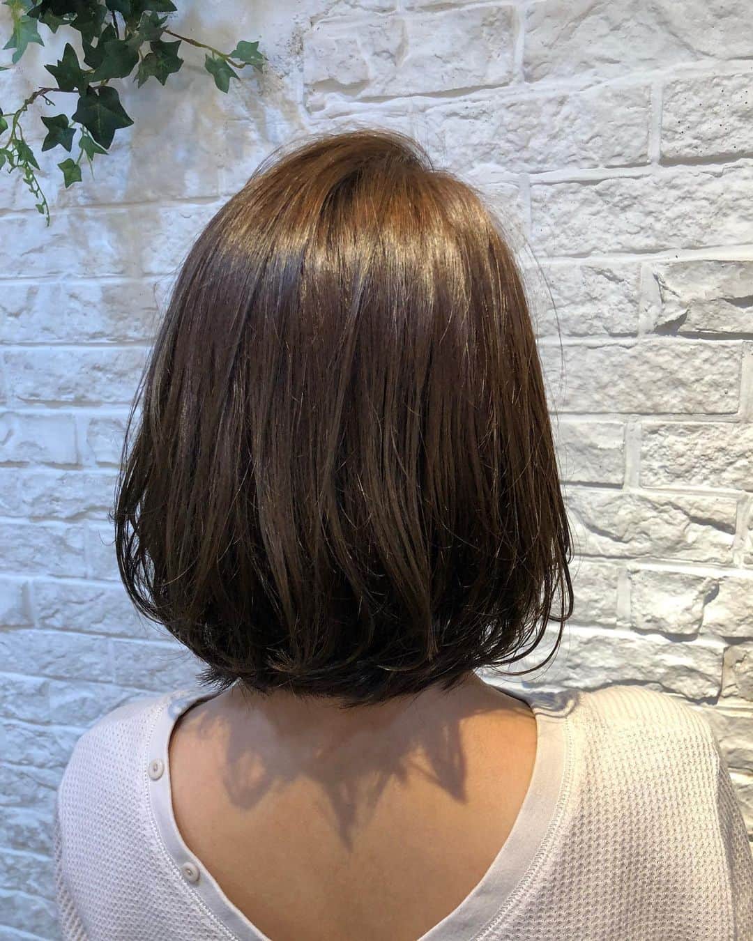 unopulir南森町のインスタグラム：「ショートスタイルに  パーマを当ててあげるだけで  毎朝の手入れも楽チンに😊  パーマも緩めだったり、くるくるにしたいなどしっかりカウンセリングして似合うスタイルを提案させていただきます✨  #かわいい#ショートスタイル#ショートヘア#ショートカット#ショートカット女子#ヘアカタログ#ヘアスタイル#アディクシーカラー#N.カラー#ポリッシュオイル#サイエンスアクア#スタイリング#ヘアカラー#トリートメント#ソヴァール#ウノプリール#美容#髪質改善#美髪#ネイル#ネイル同時#ボブ#デジタルパーマ#パーマ#ベージュカラー#ボブパーマ#可愛い髪型 #コロナ対策」