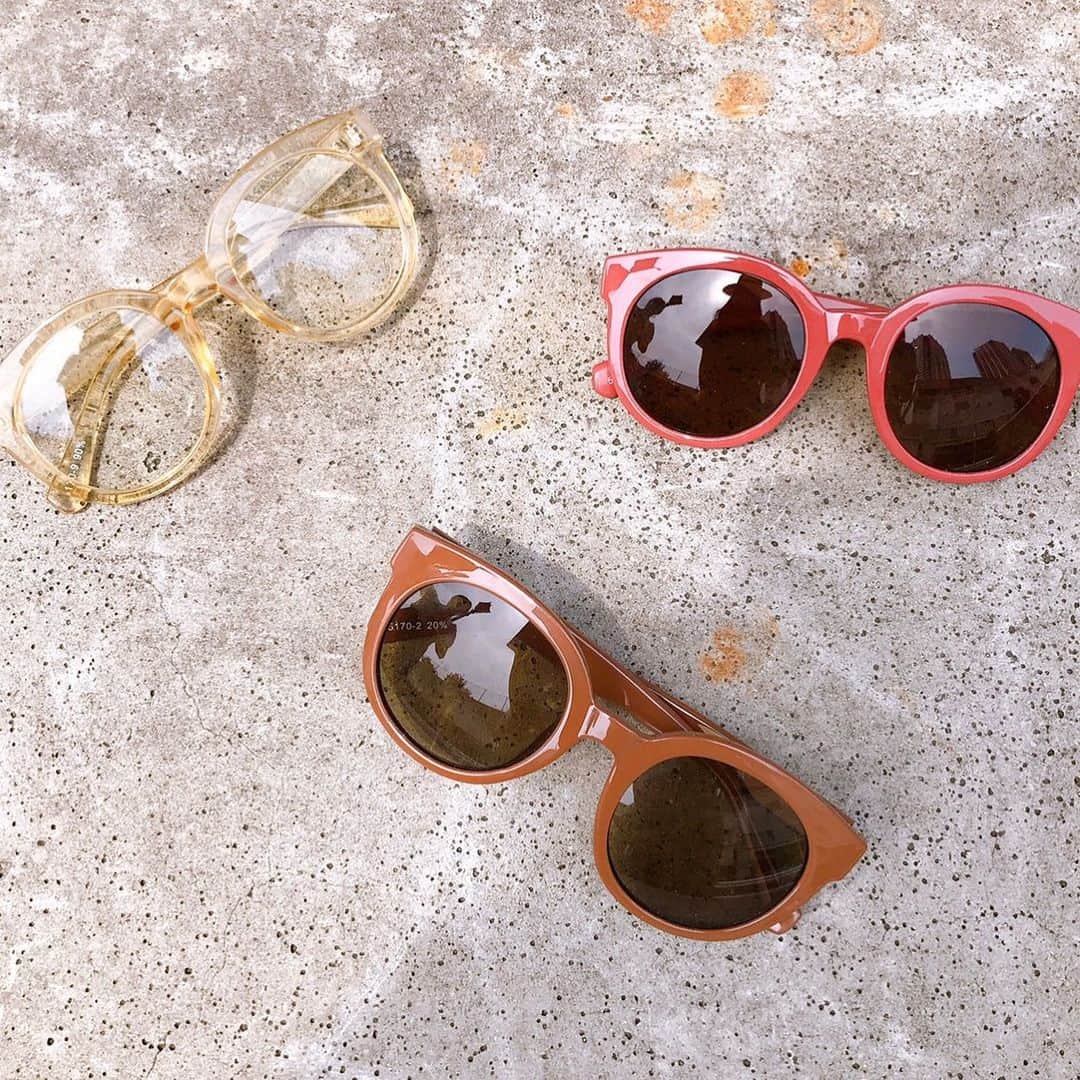 Me%さんのインスタグラム写真 - (Me%Instagram)「サングラスいろいろ ————— Me%のサングラスは、 バリエーションがたくさん。 トレンドのクリアフレームや、 カラーフレームでコーデをワンランクアップ。 8月に向けて夏気分をアップ。 ————— #mepercent #sunglasses #summer #clear #color #catframe #サングラス #夏」7月25日 20時37分 - me_percent