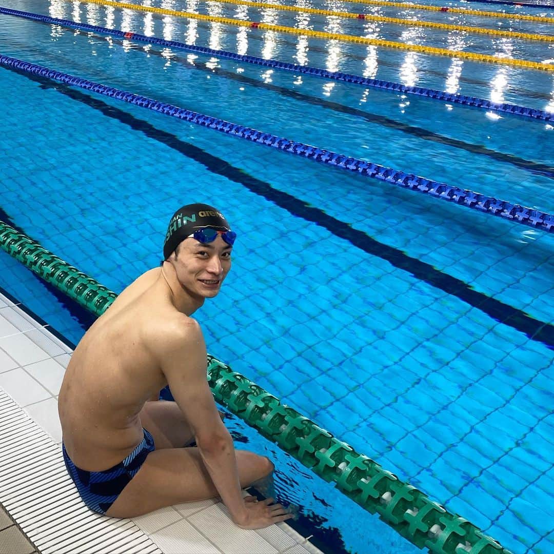 のインスタグラム：「100m 53.1  200m 1:57.2 (LCM) with suits ✅ (unofficial) . . 二日続けて長水路100m 200mの試合形式の練習をしました！ 緊張感を持って臨めました。 タイムはまずまず…かな？笑 . . いつになるか分からない どこであるか分からない でもまたいつか世界中の選手と泳ぎたい . . 純粋に世界の選手達と会いたいな… . . #イトマン東進 #arena #yakult」