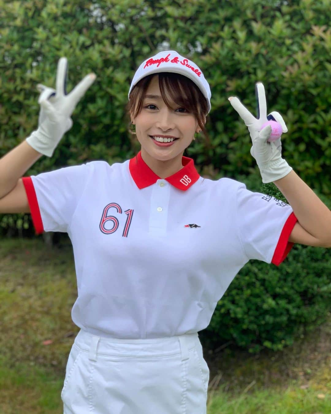 HISANAさんのインスタグラム写真 - (HISANAInstagram)「久しぶりのコース⛳️❤️ 自粛あけてから初ゴルフでしたが 調子いい日でした😆  ウェアは @roughandswell 🏌️‍♀️  白×赤じゃけん2ndユニっぽいと言われた❣️ 明日は名古屋グランパス戦ですね🐻⚽️  #ゴルフ女子#ゴルフ#ゴルフウェア #roughandswell」7月25日 21時09分 - hisana22