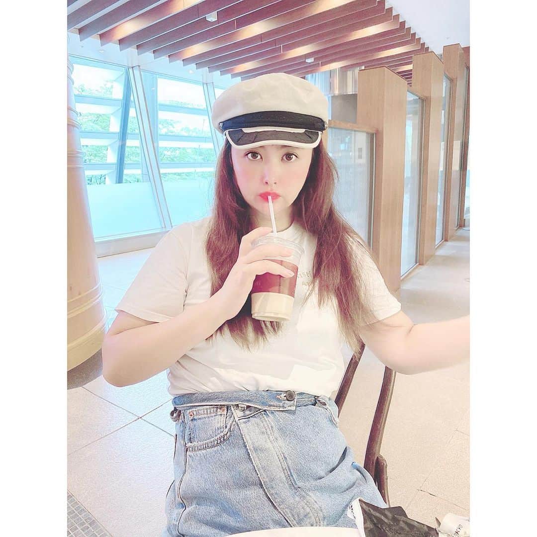 津久江麻由のインスタグラム：「. . え、真顔？😆✌🏻 くびれ無し😆✌🏻 今日は旦那さんの誕生日で、 映画と焼肉に行きました☺️💞 久々のチートdayで沢山食べたなぁ。。🥩 . 映画はずっと待ってた #コンフィデンスマンJP を観た✌🏻 三浦春馬くんが出てて、ジ〜ンってなった😣 映画自体は面白かったです🥳💕 . . #三浦春馬 #ザラジョ #ザラジョコーデ #毎日コーデ #お気に入りコスメ #コスメ大好き #メイク好き #デパコス #コスメ紹介 #今日のメイク  #今日のコスメ #プチプラコスメ #メイク好きさんと繋がりたい #コスメ好きさんと繋がりたい #いいね返しは絶対 #おすすめコスメ #コスメ購入品 #コスメ好き #メイク好き #今日のコーデ #今日のコーディネート #本日のコーデ  #ラフコーデ  #プチプラコーデ #ぷちぷらコーデ #GU #ジユジョ #ジユパト」