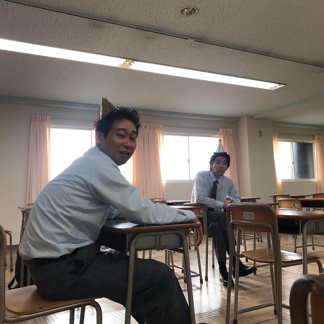 リモートで殺される【公式】さんのインスタグラム写真 - (リモートで殺される【公式】Instagram)「. \明日放送👀‼️/  #柄本時生 さんが出演された 「#おしゃれイズム」が 明日よる10時から放送されます💫  ぜひご覧ください🧚‍♂️  写真は撮影中の1コマ 「柄本さ〜ん」と声をかけたら こちらを向いてくださいました🌞  #日テレ #リモ殺  #リアルタイムミステリー #リモートで殺される #リモートドラマ」7月25日 21時24分 - remote_de_ntv