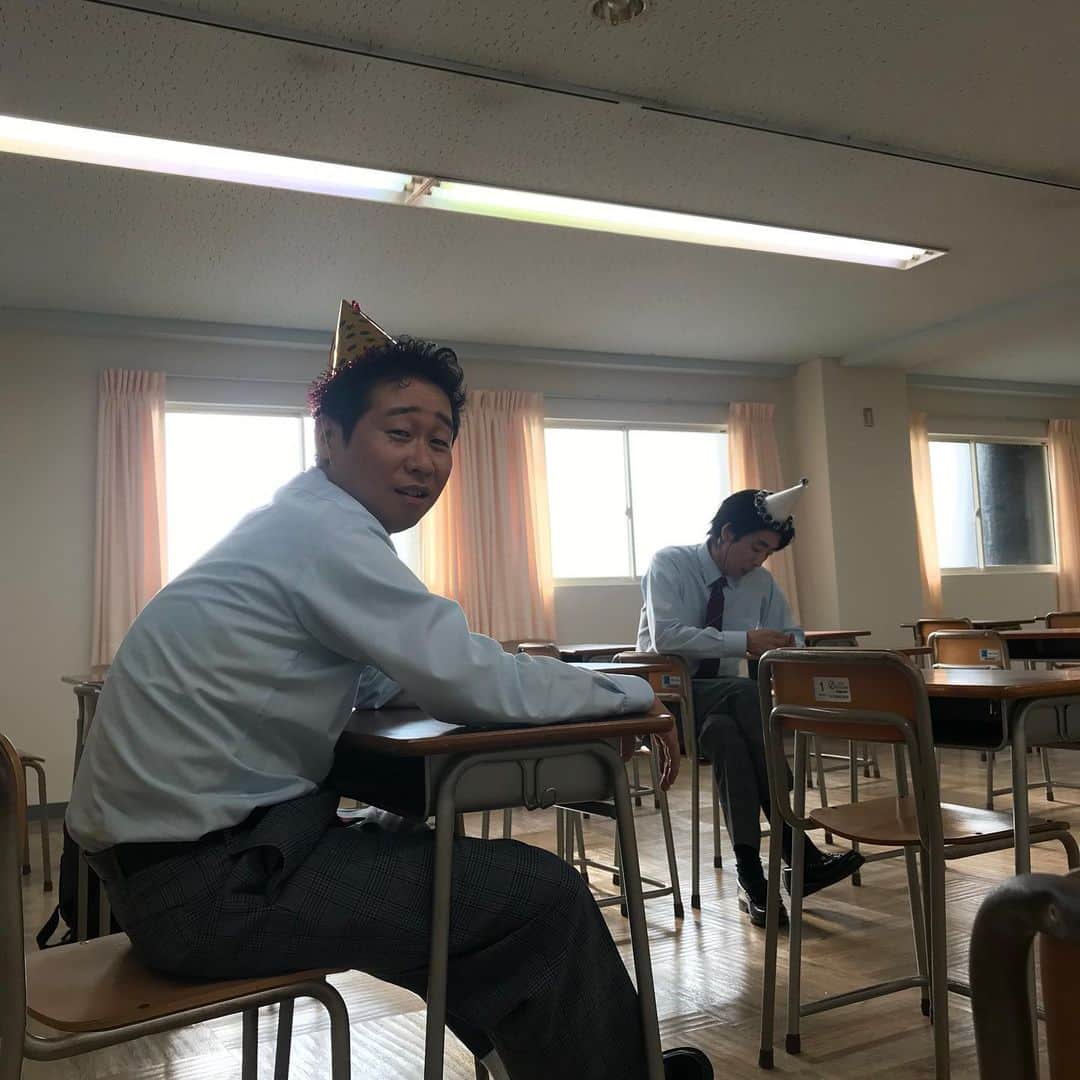 リモートで殺される【公式】さんのインスタグラム写真 - (リモートで殺される【公式】Instagram)「. \明日放送👀‼️/  #柄本時生 さんが出演された 「#おしゃれイズム」が 明日よる10時から放送されます💫  ぜひご覧ください🧚‍♂️  写真は撮影中の1コマ 「柄本さ〜ん」と声をかけたら こちらを向いてくださいました🌞  #日テレ #リモ殺  #リアルタイムミステリー #リモートで殺される #リモートドラマ」7月25日 21時24分 - remote_de_ntv