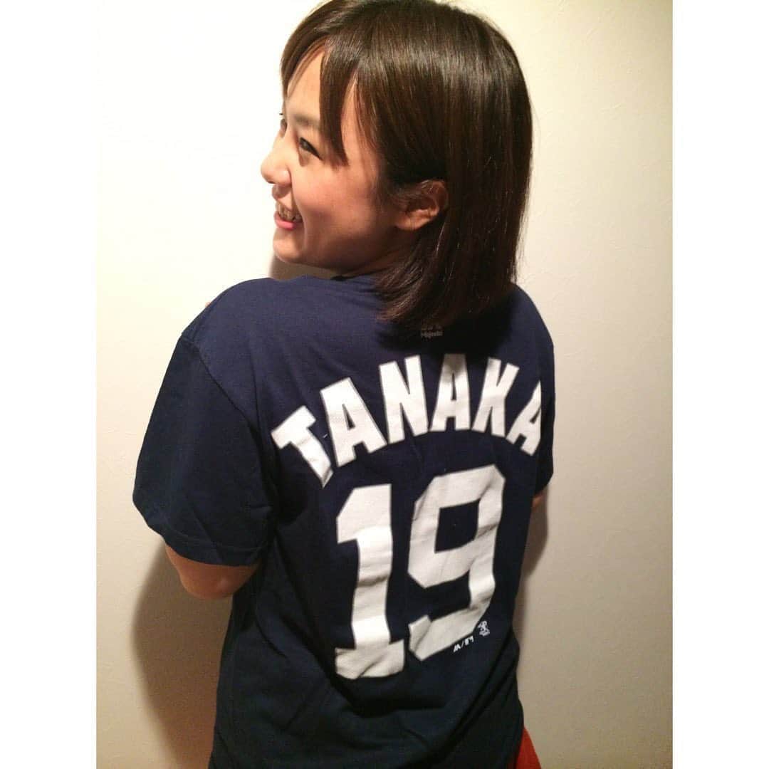 のインスタグラム：「‪＊ メジャーリーグもついに開幕！⚾️‬ ‪いきなり日本人選手の活躍嬉しいなあ☺️‬ ‪いつかメジャーの試合も観に行きたい‼︎✨‬ ＊ ‪いつかの写真は‬ ‪ヤンキースの試合を観に行った友達が‬ ‪お土産に買ってきてくれた‬ ‪田中将大投手のTシャツ😆💕 ‬ ‪無事マウンドに上がれますように。‬ ＊ ‪#MLB #OpeningDay ‬#メジャーリーグ  #大リーグ #野球 #野球好き #開幕戦  #田中将大 投手 #tシャツ #⚾️ #newyorkyankees」