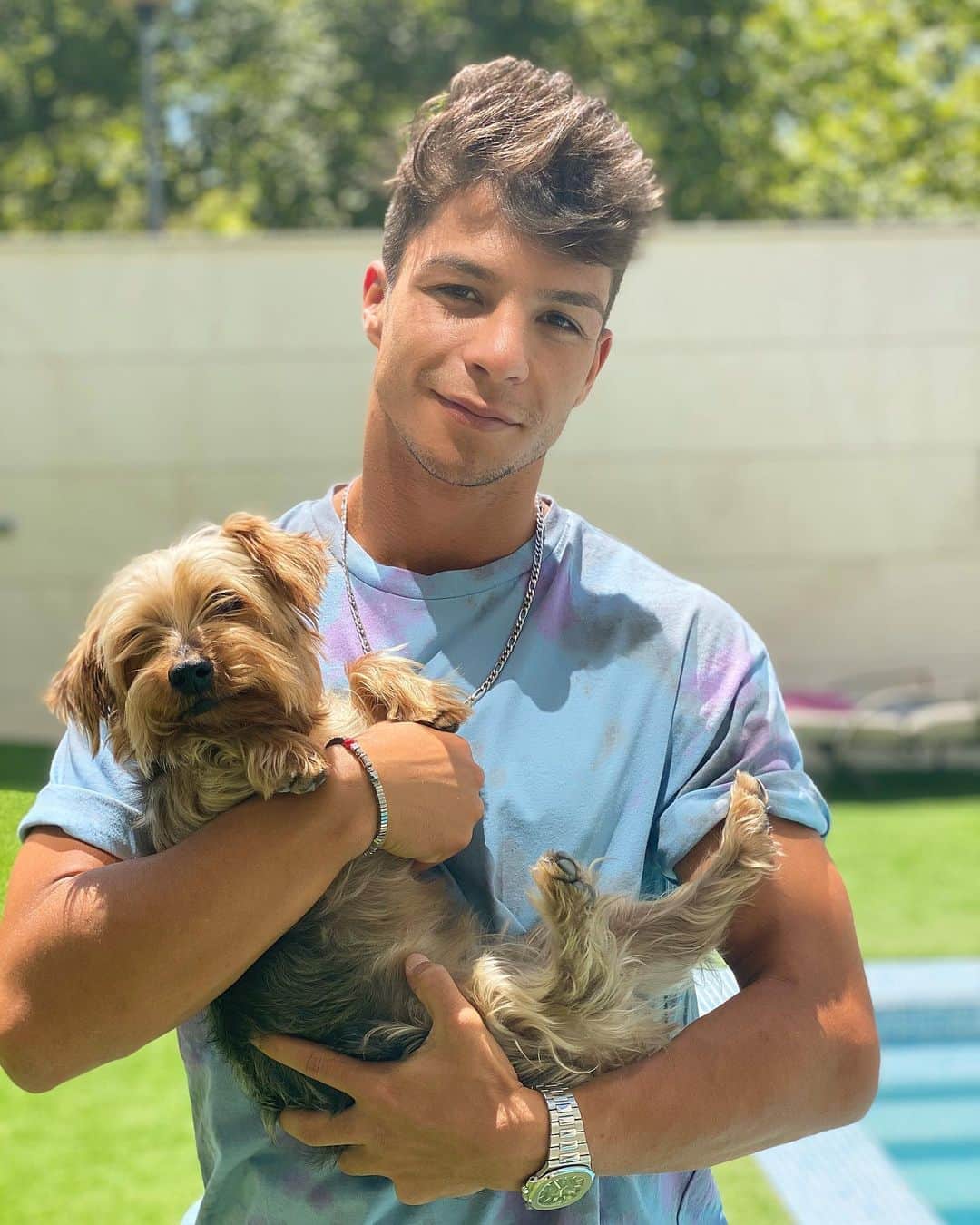 オリベル・トーレスのインスタグラム：「Feliz Sábado👋🐶」