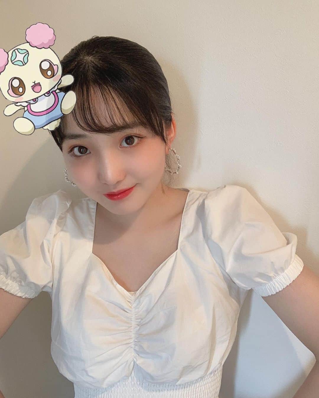 白井杏奈のインスタグラム：「・ 映画館行って映画が観たい気分〜🎞 ・ なんとなく写真にスタンプつけました 小さい時プリキュア大好きだった🩰」