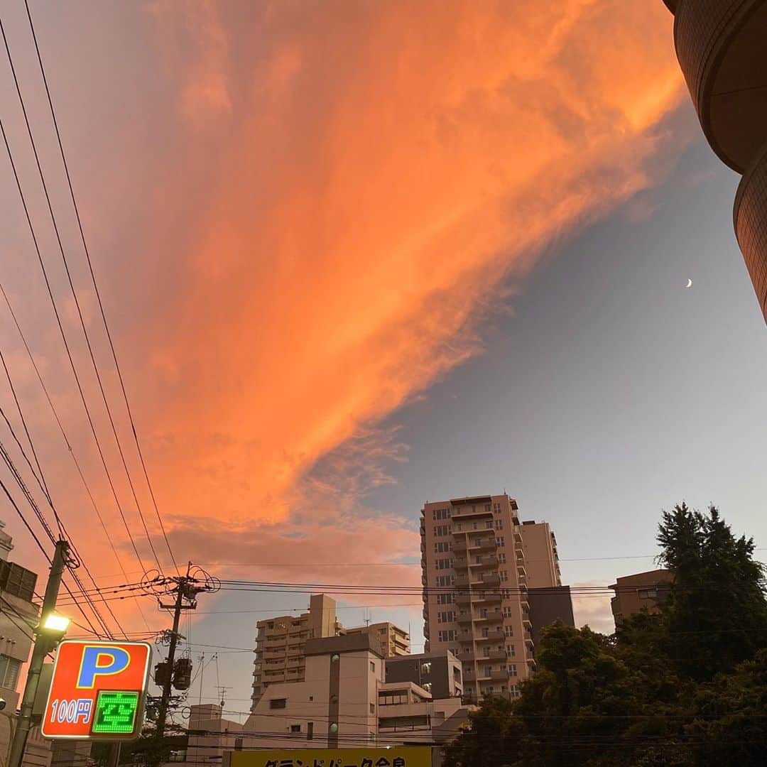 中垣悟のインスタグラム：「なつのそらって本当にキレイだな . #夏 #なつぞら #sky #sunset #sunset_pics #photo #福岡　#福岡県 #空」