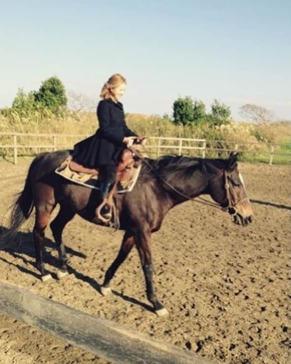 伊藤千晃さんのインスタグラム写真 - (伊藤千晃Instagram)「また乗馬したいなぁ。﻿ ﻿ ﻿馬の目って綺麗だよねぇ👀  #昔の写真シリーズ  #馬﻿ #乗馬﻿」7月25日 21時50分 - kikichiaki
