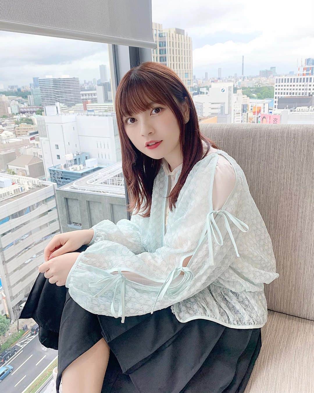 廣川奈々聖のインスタグラム：「‪きょうの私服〜 🐁🤍　　﻿ ﻿ 優しい青色のアウター可愛いんだ〜 🛁﻿ ﻿ ﻿ ﻿ 黒のスカートは 一部分だけ短くなっているんだけど、こういうアシンメトリーなのってすごく惹かれる……﻿¨̮  ﻿ ﻿ ﻿ ﻿#ななせのふく#私服コーデ#夏コーデ#todayscode#👗」