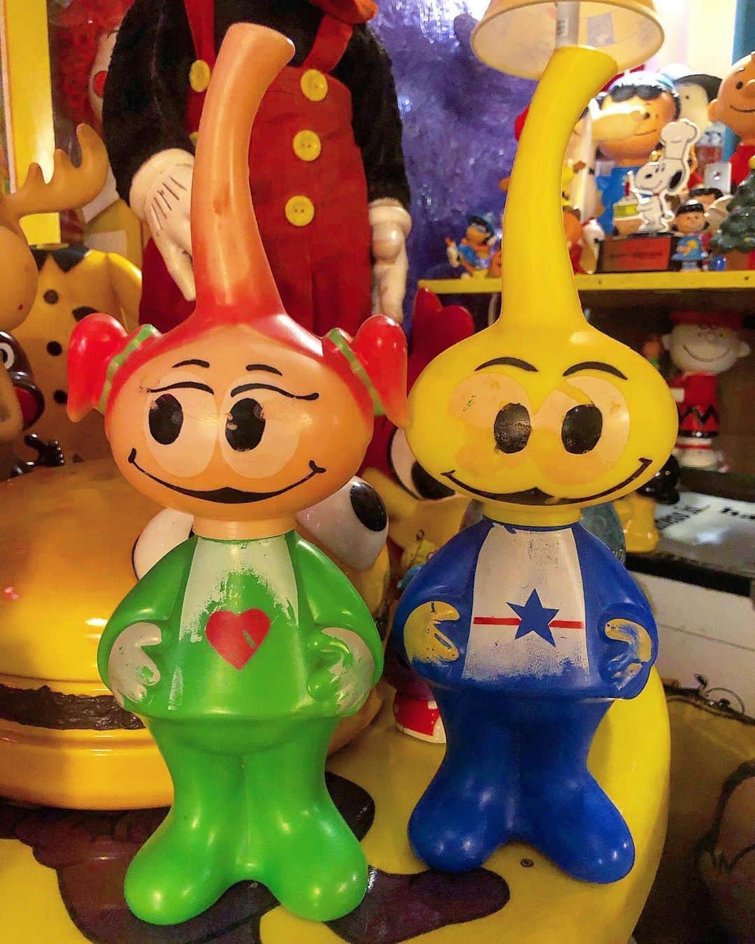 大川知英のインスタグラム：「80's Hanna Barbera SNORKS  Kinder Shampoo Bottle🚬 PVCしか見た事なかったけど、こりゃあ 可愛い🤡後一つでコンプらしい🧘‍♀️ WANTED💵upi-🤡❗️ #hannabarbera#snorks#kindershampoo  #bottle#90s#こりゃ可愛い#あと1つ #wanted#コンプリート#upi#amecajiboys #takatsubase#アメトイ部#captain」