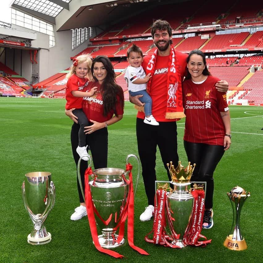 ナタリア・ベッカーのインスタグラム：「❤️ #champions 🏆」
