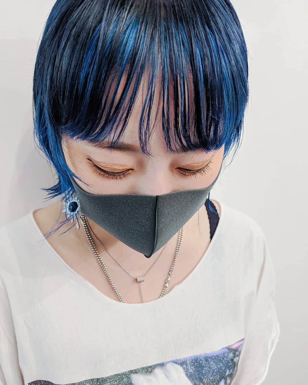 時田健太さんのインスタグラム写真 - (時田健太Instagram)「ブルーブラックベースのブルーのハイライトとインナーカラー！   ボブベースのウルフカット✂  ポイントのブルーが可愛い❤」7月25日 22時07分 - tokikenta