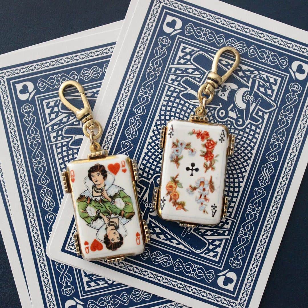 ルル フロストのインスタグラム：「Play your cards right and you’ll score some of our amazing new vintage charms. Shop them via link in bio before they’re gone. #lulufrost #reworkedvintage」
