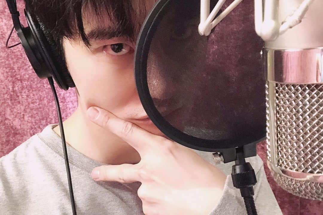 チョウミさんのインスタグラム写真 - (チョウミInstagram)「录音中🎵 Recording #ZHOUMI #周觅 #조미」7月25日 22時26分 - zhouzhoumi419