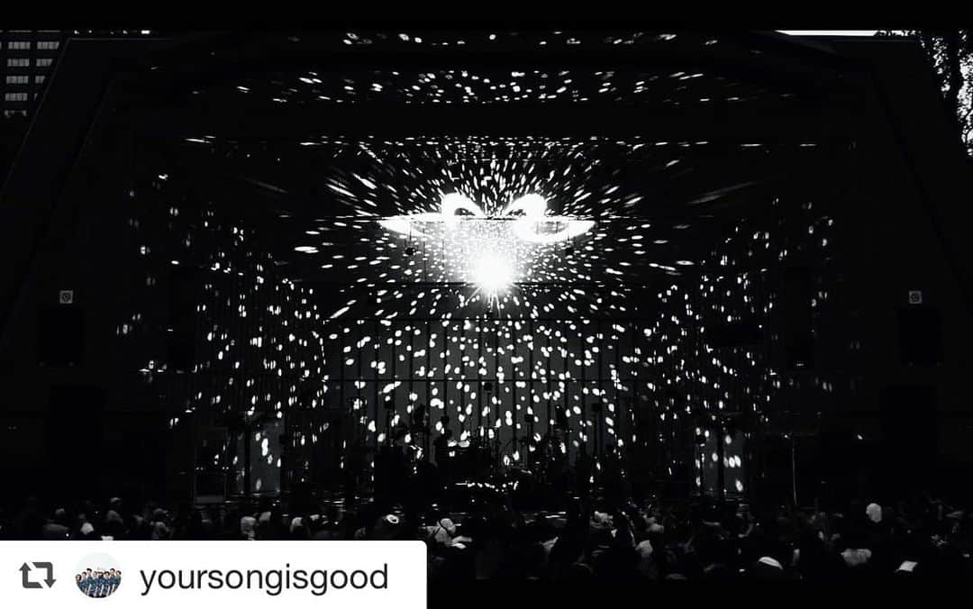 サイトウジュンさんのインスタグラム写真 - (サイトウジュンInstagram)「YOUR SONG IS GOOD野音20周年ワンマン『SOFT LANDING』から"Waves"のライブ映像が公開されました。先日の野音ワンマン上映をご覧になった方はもちろん、見逃した方、初めての方、誰でも大歓迎。ぜひ、ご覧ください。しばらくプロフィールにリンクしておきます。そして8/8の配信ライブのチケットもただいま発売中。ということで諸々楽しんでいただけたら幸いです！😎🤙⛱🌴   @yoursongisgood via @PhotoAroundApp  もうすぐ夏本番ということで公開しました🌴🏖🤙😎🏄‍♂️🌊🏄‍♀️  YOUR SONG IS GOOD / Waves（Live at 日比谷野外大音楽堂 2019.4.21） youtu.be/kJ-unpy2u0M @YouTubeより   野音ワンマン”SOFT LANDING”の映像作品に関して近日中にお知らせありますのでお楽しみに💿8/8の配信ライブも是非ご覧下さい！ #yoursongisgood #ysig #ユアソン #日比谷野音 #softlanding #カクバリズム #kakubarhythm #waves #youtube」7月25日 22時31分 - jxjxysig