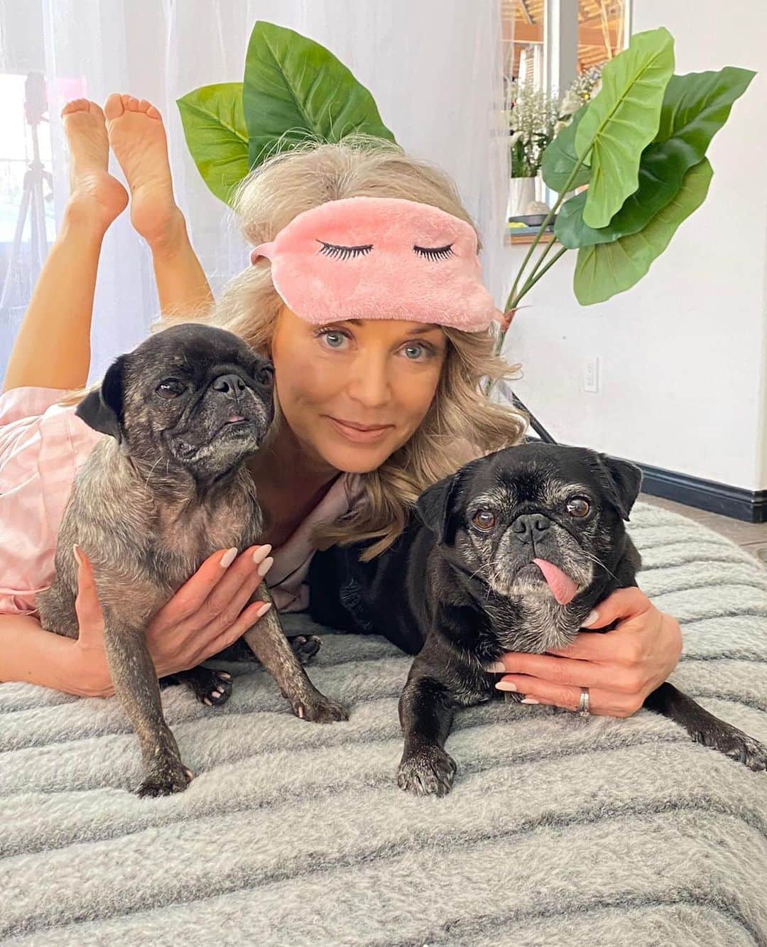 Sports Illustrated Swimsuitさんのインスタグラム写真 - (Sports Illustrated SwimsuitInstagram)「Happy Saturday from Kathy & Co. 🐾 @ageisbeauty   Who's ready for today's workout with @katrinascott? Tag us in your sweaty selfies!」7月25日 22時37分 - si_swimsuit