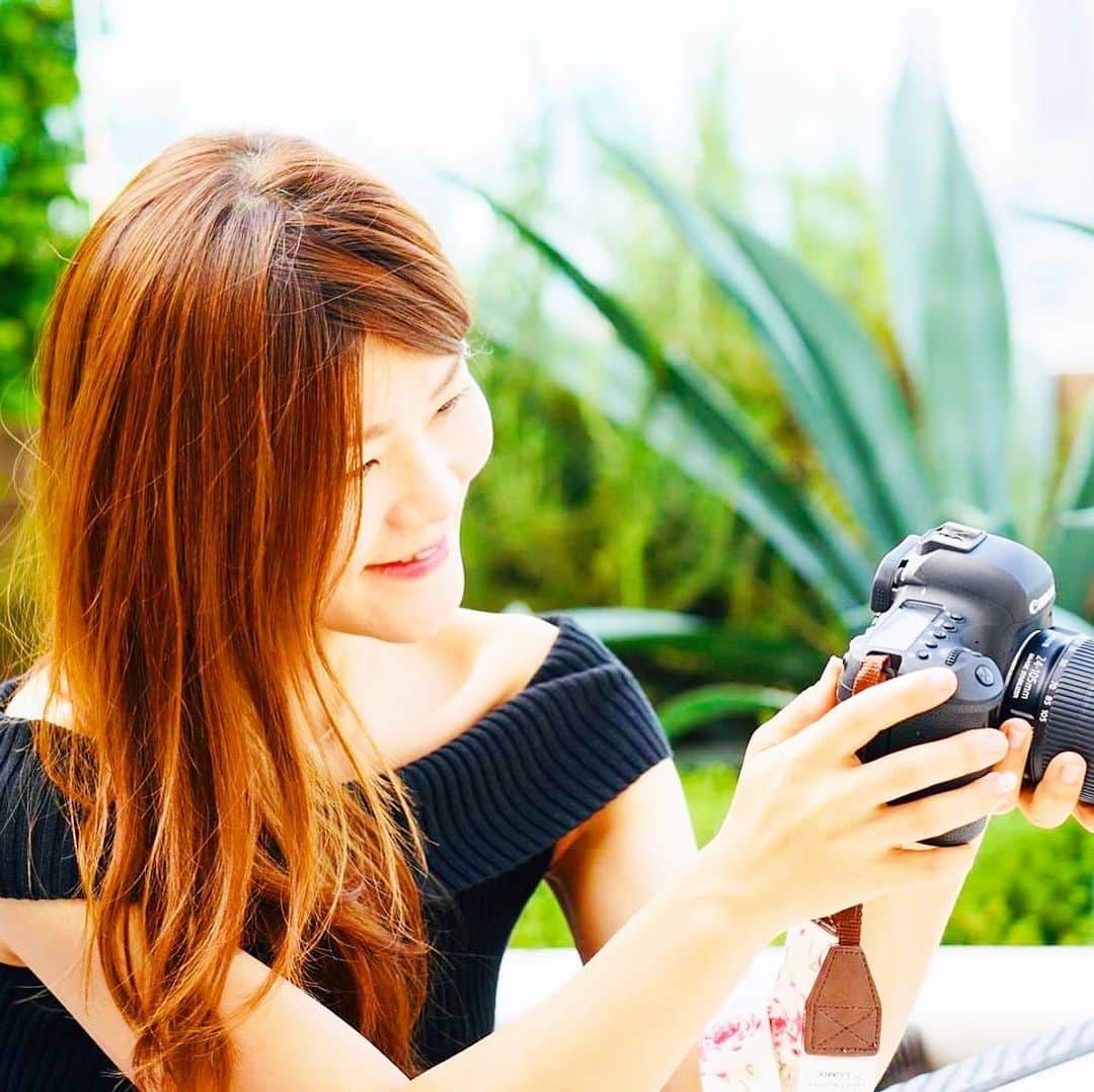 木嶋菜穂子のインスタグラム：「. . 起業してから﻿ ﻿ わたしになにかできることを、﻿ と思っては﻿ カタチにしてきて﻿ ﻿ 目の前の人の問題解決が﻿ 新しい仕事に繋がり﻿ ﻿ ﻿ ともに喜んだり﻿ ﻿ 感動したり﻿ ﻿ そういう素晴らしい時間を﻿ 積み重ねていく一方で﻿ ﻿ ﻿﻿ 思うようにすすまなかったり﻿ つまづきも 沢山経験しながら﻿ ﻿ 数年を経て﻿ ﻿ ﻿ いま、﻿ ﻿ わたしが﻿ たどりついたのが﻿ ﻿ ﻿ すべての女性の﻿ "経済の自立" と"心身の自由"﻿ ﻿ という﻿ ﻿ 理想の未来への想い。 ﻿ ﻿ そして、﻿ その未来を、﻿ ﻿ 手堅く最短で叶える﻿ ﻿ "在宅輸入物販"﻿ というワークスタイル﻿ ﻿ ﻿ ﻿ それは、 ﻿ ライフスタイルの変化で 収入を左右されやすい女性が﻿ いつでも自分で収入をうみだせる﻿ 一生もののスキル。﻿ ﻿ ﻿ 今、悩んだり﻿ 将来に不安がある人へ  ﻿ ここから﻿ 自分で自分の人生の舵をとる、﻿ そんな生き方の きっかけ﻿になれたらいいなと ﻿ ﻿  必要としている方へ﻿ 届けていけるように . また私も学び、 挑戦しつづけていきます  ﻿ ◉リアルセミナーお休み期間中は﻿ オンラインで無料個別相談を承っています﻿ ﻿ - - - - - - - - - - - - - - - - - - ﻿ ﻿ ◉マイルを生活で貯めて効率よく使う﻿ SPGアンバサダー伝授﻿ 使いこなし﻿ ママ旅オンラインサロン﻿ ﻿ ﻿ ◉毎月５万〜の手堅い収入の柱をつくる﻿ 知識ゼロでも﻿ 会社員でも在宅主婦でも﻿ 毎月 《安定5〜50万》の収入をだす﻿ 中国輸入メルカリ転売スクール﻿ ﻿ ﻿ お問い合わせは﻿ ﻿ プロフィールのトップリンク﻿ LINE@より﻿」