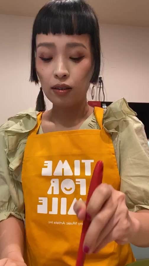 小春のインスタグラム：「チャラン・ポ・ランタンの姉はアップロード中」