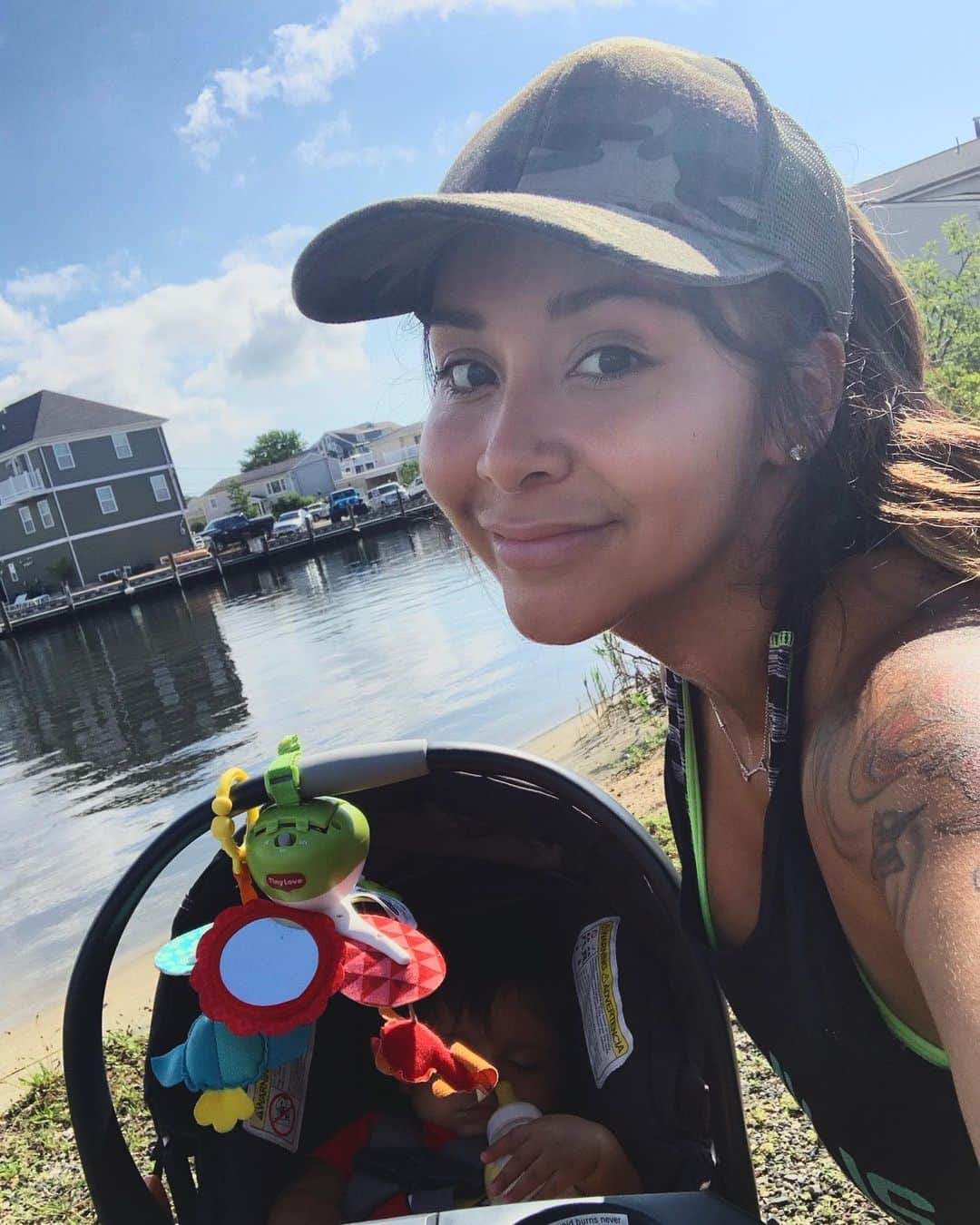 ニコール・ ポリッツィのインスタグラム：「Morning run with my baby this morning and when i got home i realized my pants were on backwards. Happy Saturday 👍🏽」