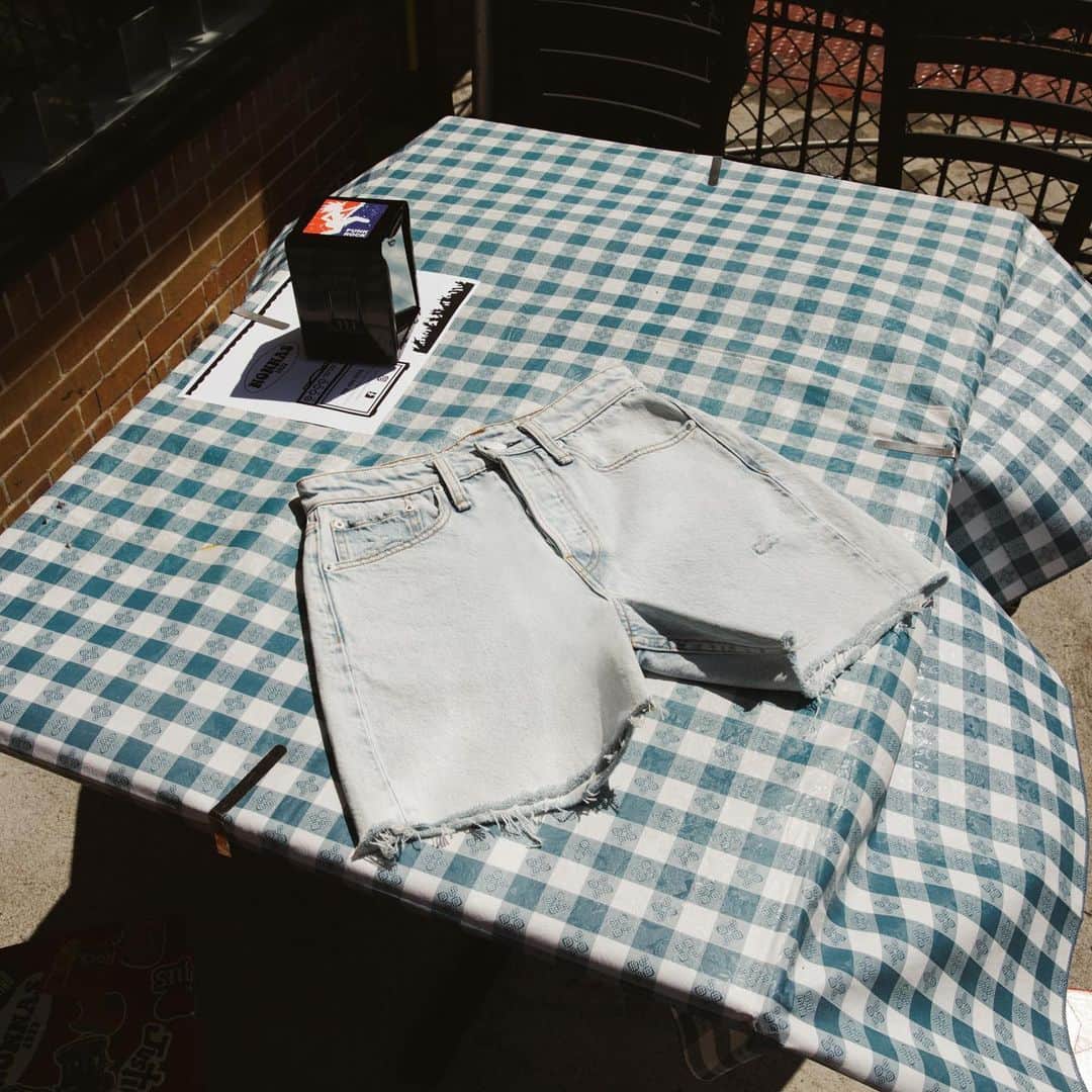 ラグ&ボーンのインスタグラム：「Outdoor dining. Mask, mandatory. Shorts, optional.」