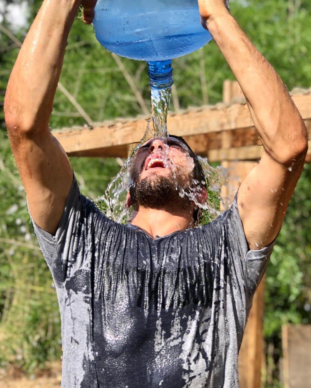 ブルックリンインダストリーズのインスタグラム：「It is a hot weekend. Hydrate like Henry. #brooklynindustries #liveworkcreate」