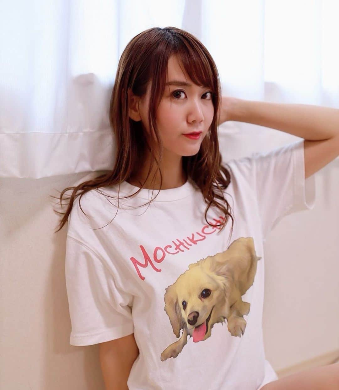 安藤まいさんのインスタグラム写真 - (安藤まいInstagram)「おうち時間ありすぎてもち吉Tシャツ作った🤔💓 ユニクロのUTプリントのアプリで作れるよ！！！ もちT欲しい人いたらお揃いにしよ🤗🤗🤗❤️ エコバッグ作りたいんだよなぁ。。。  #ユニクロ #ユニクロユー #UT #オリジナルtシャツ #もち吉#チワックス#安藤まい#モデル#福岡モデル#福岡#レースクイーン#キャンギャル#撮影モデル#撮影#部屋着#お家タイム#パジャマ撮影」7月25日 23時02分 - mai_ando0407