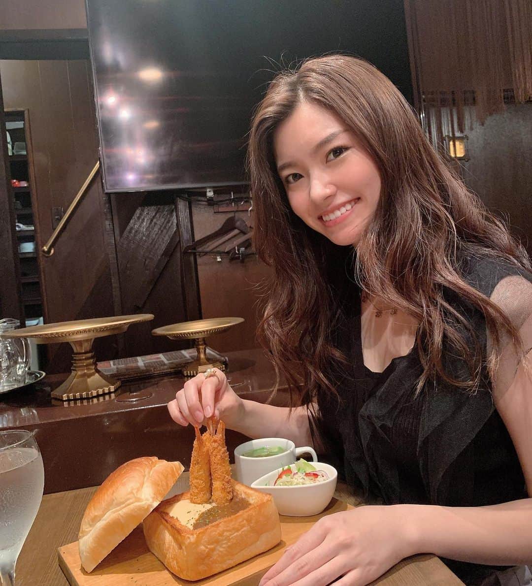 八軒あやねのグルメインスタ