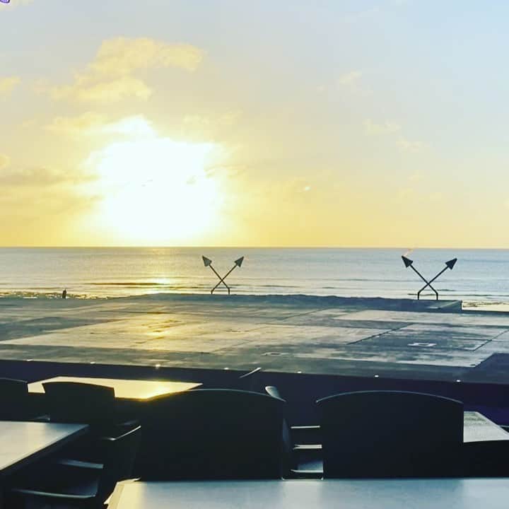 のインスタグラム：「今日もお疲れ様でした🌝🌿 サンセットに癒されたいです🦋🦋 おやすみなさい😘💤 #sunset」