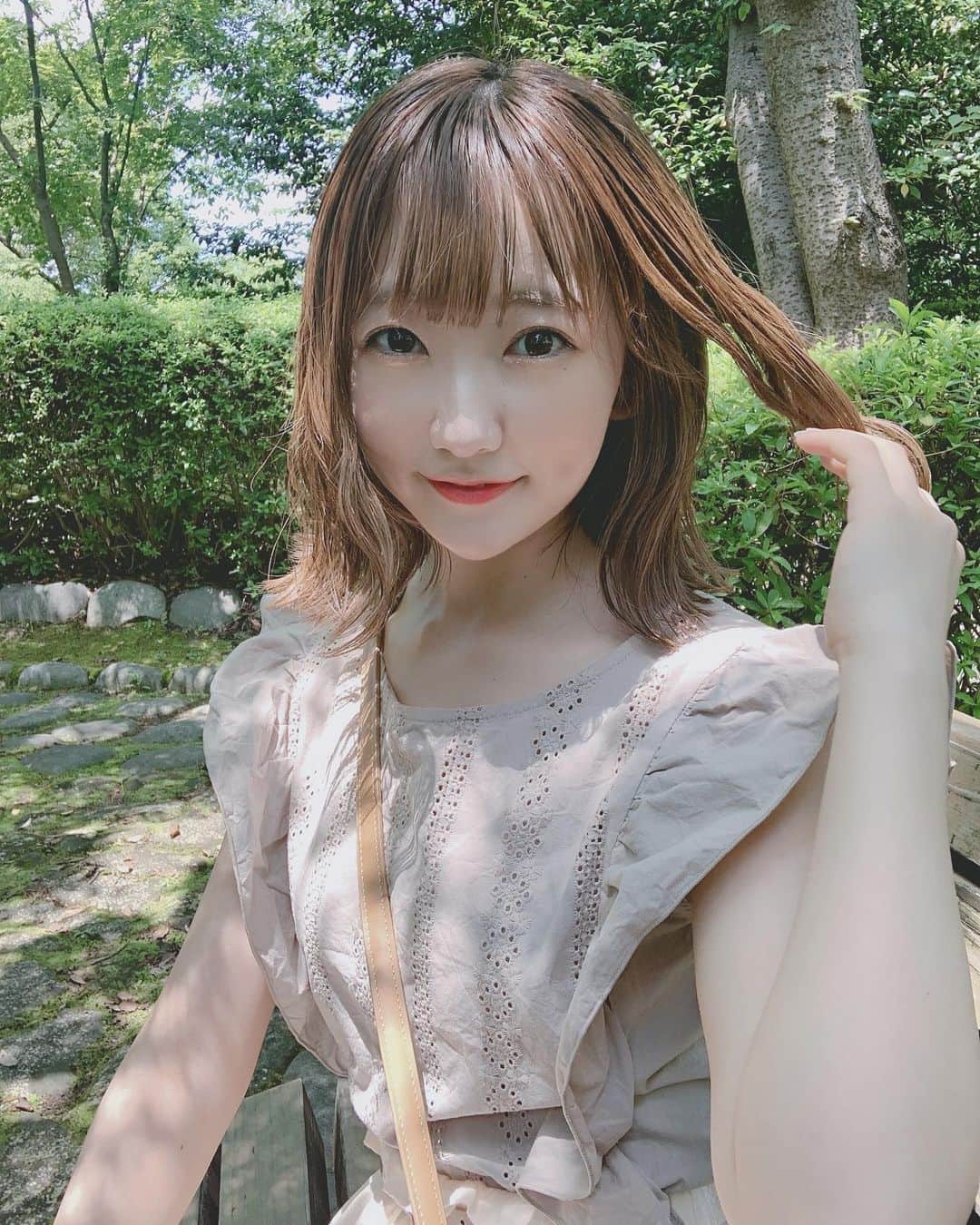 夏川愛実のインスタグラム：「ついに明日がSHOWROOMイベント最終日！！！ よろしくお願いします！！！ ﻿ #アイドル#ロブ#ロブ巻き#巻き髪﻿ ﻿#夏服#夏コーデ#ベージュコーデ#ベージュカラー」
