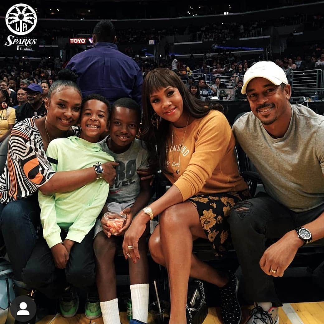 ヴィヴィカ・A・フォックスさんのインスタグラム写真 - (ヴィヴィカ・A・フォックスInstagram)「GM Dawlings! CONGRATS to all of the ladies of @wnba on the start of your 2020 Season! I'm SOO PROUD to be a sponsor & HUGE FAN of @LA_Sparks Check them out 2day on #ABC at Noon PST! Gonna so miss being front row at the FUN games with my Godbabies & friends😥 Much LUV @LA_SPARKS U CAN DO IT! WIN WIN WIN!  #GoSparks #ALL4LA #LEADTHECHARGE #Lifeisgood #GodIsGood #Blessed #Respect #GurlPower #VivicaFoxHair #TeamVivica #TeamFox #LoveWins #ClassicBadChicks #LeoNation 🤗🙆🏾‍♀️🖤💖⛹🏽‍♀️💜💛」7月25日 23時35分 - msvfox