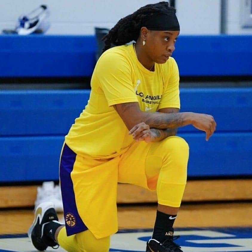 ヴィヴィカ・A・フォックスさんのインスタグラム写真 - (ヴィヴィカ・A・フォックスInstagram)「GM Dawlings! CONGRATS to all of the ladies of @wnba on the start of your 2020 Season! I'm SOO PROUD to be a sponsor & HUGE FAN of @LA_Sparks Check them out 2day on #ABC at Noon PST! Gonna so miss being front row at the FUN games with my Godbabies & friends😥 Much LUV @LA_SPARKS U CAN DO IT! WIN WIN WIN!  #GoSparks #ALL4LA #LEADTHECHARGE #Lifeisgood #GodIsGood #Blessed #Respect #GurlPower #VivicaFoxHair #TeamVivica #TeamFox #LoveWins #ClassicBadChicks #LeoNation 🤗🙆🏾‍♀️🖤💖⛹🏽‍♀️💜💛」7月25日 23時35分 - msvfox