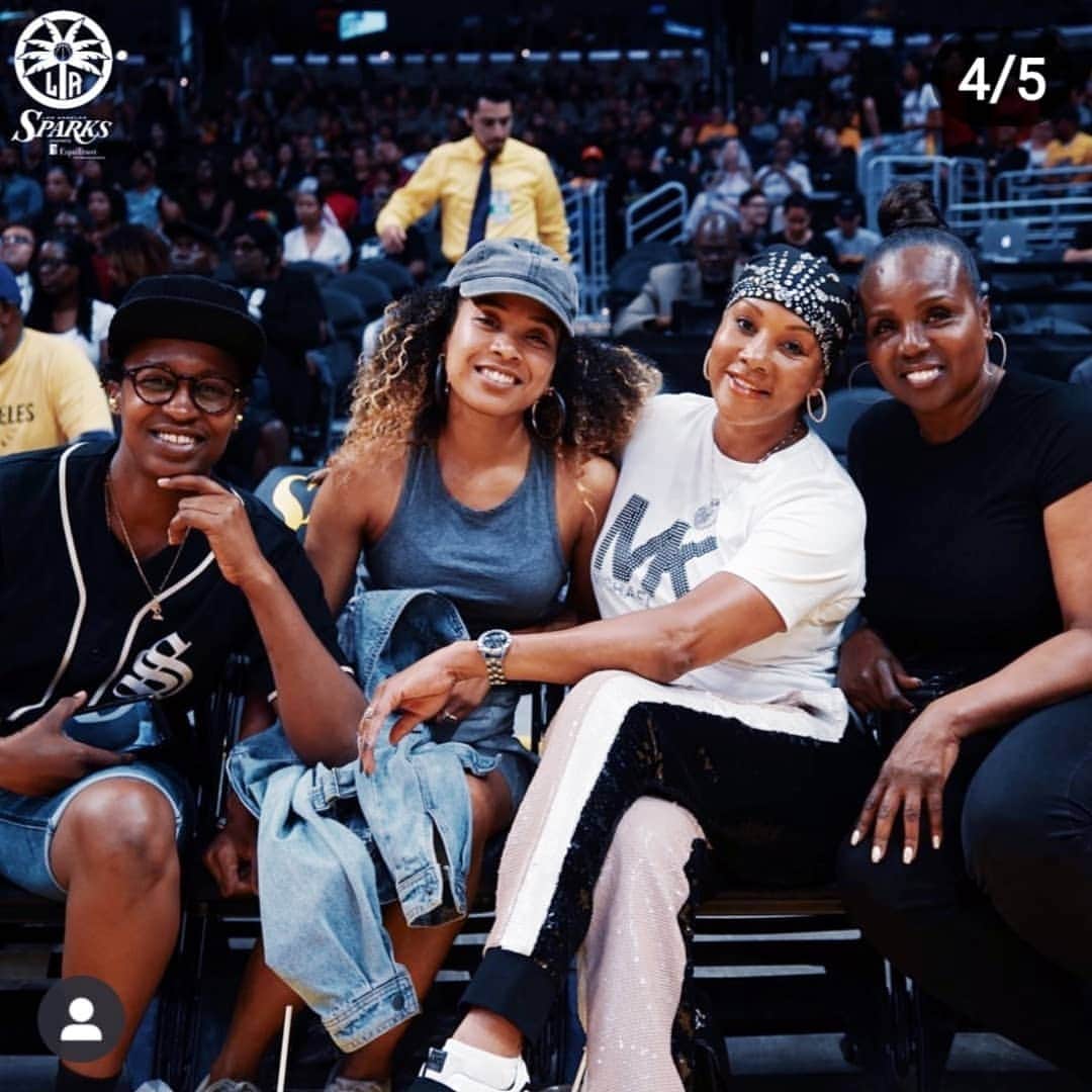 ヴィヴィカ・A・フォックスさんのインスタグラム写真 - (ヴィヴィカ・A・フォックスInstagram)「GM Dawlings! CONGRATS to all of the ladies of @wnba on the start of your 2020 Season! I'm SOO PROUD to be a sponsor & HUGE FAN of @LA_Sparks Check them out 2day on #ABC at Noon PST! Gonna so miss being front row at the FUN games with my Godbabies & friends😥 Much LUV @LA_SPARKS U CAN DO IT! WIN WIN WIN!  #GoSparks #ALL4LA #LEADTHECHARGE #Lifeisgood #GodIsGood #Blessed #Respect #GurlPower #VivicaFoxHair #TeamVivica #TeamFox #LoveWins #ClassicBadChicks #LeoNation 🤗🙆🏾‍♀️🖤💖⛹🏽‍♀️💜💛」7月25日 23時35分 - msvfox