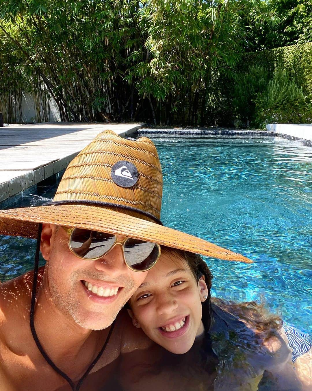 Rodner Figueroaさんのインスタグラム写真 - (Rodner FigueroaInstagram)「Ayer hice babysitting con mi sobrina y conversamos como dos adultos mientras nos bañábamos en la piscina.  Ya mi beba está creciendo y convirtiéndose en una señorita. Estoy muy orgulloso de ella porque es una niña inteligente y sensible!!! Mi mamá seguro nos estaba viendo desde el cielo con una enorme sonrisa en su rostro!!! #niece #uncle #family #familytime #tio #sobrina #rodnerfigueroa」7月25日 23時41分 - rodnerfigueroa