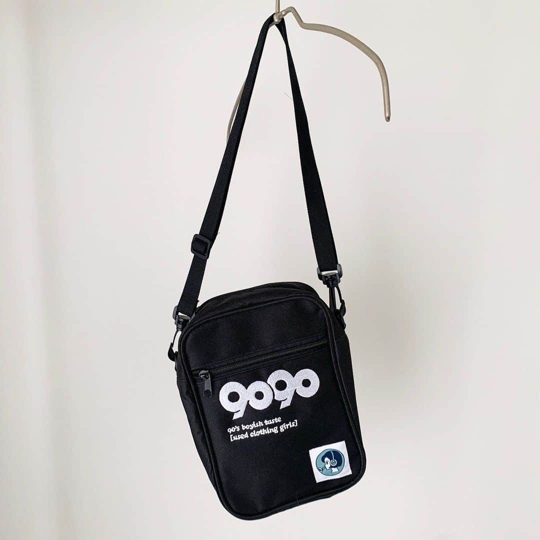 古着女子さんのインスタグラム写真 - (古着女子Instagram)「9090 Original Shoulder Bag【original】に関して  9090で販売の「9090 Original Shoulder Bag【original】」に関しまして、購入ができなかったお客様が多く出てしまいました。 販売を期待してくださっていた方がたくさんいらっしゃったにもかかわらず本当に申し訳ございません。  より多くのお客様にお届けさせていただくため、今回早急に受注生産での再販をいたします。  本日22:30から受注生産が受付が開始します。 すでにフリマアプリ等で。高額な金額での転売が見受けられますが、転売はご遠慮ください。  該当の商品に関しましては @9090s_ のプロフィールにあるストアURLからご購入が可能となっておりますのでそちらからご購入いただけますと幸いです。  7/25(sat),7/26(sun)限りの受付となりますので、ご購入ができなかった方はぜひ💁🏻‍♂️」7月25日 23時46分 - furuzyo
