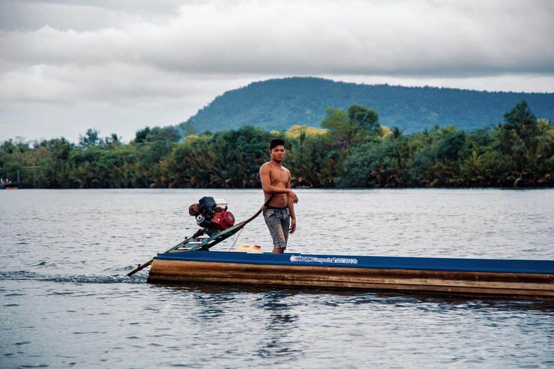 Shunsuke Miyatakeのインスタグラム：「A fisherman on Prek Kampong Kandal, Kampot, Cambodia #Hellofrom Cambodia」