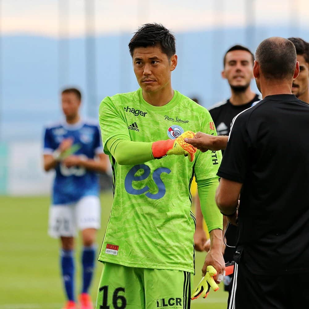 川島永嗣のインスタグラム：「Day 5  Premier match amical 1-0 contre Nîmes.   #trainingcamp#friendly#game#victory#evian#france」