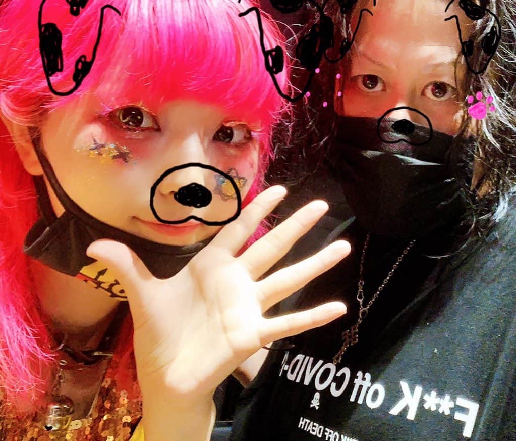 宙也さんのインスタグラム写真 - (宙也Instagram)「平成生まれの女子とLINE交換してSNOWされてご機嫌な昭和のパンク爺。 #極東配信  #美里ウィンチェスター  #宙也」7月26日 0時20分 - chuya_aquarius