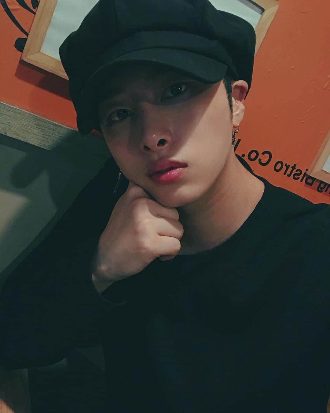のインスタグラム：「잘자용~~✌️」