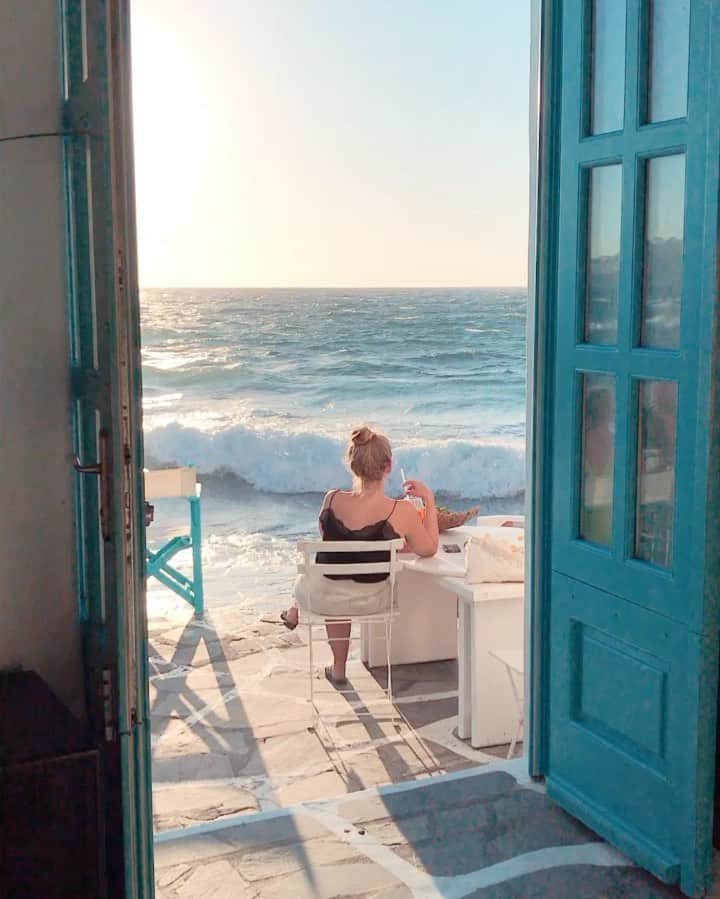 bestvacationsのインスタグラム：「Tag who you’d sit with! Greece. Video by @melissa ✨」