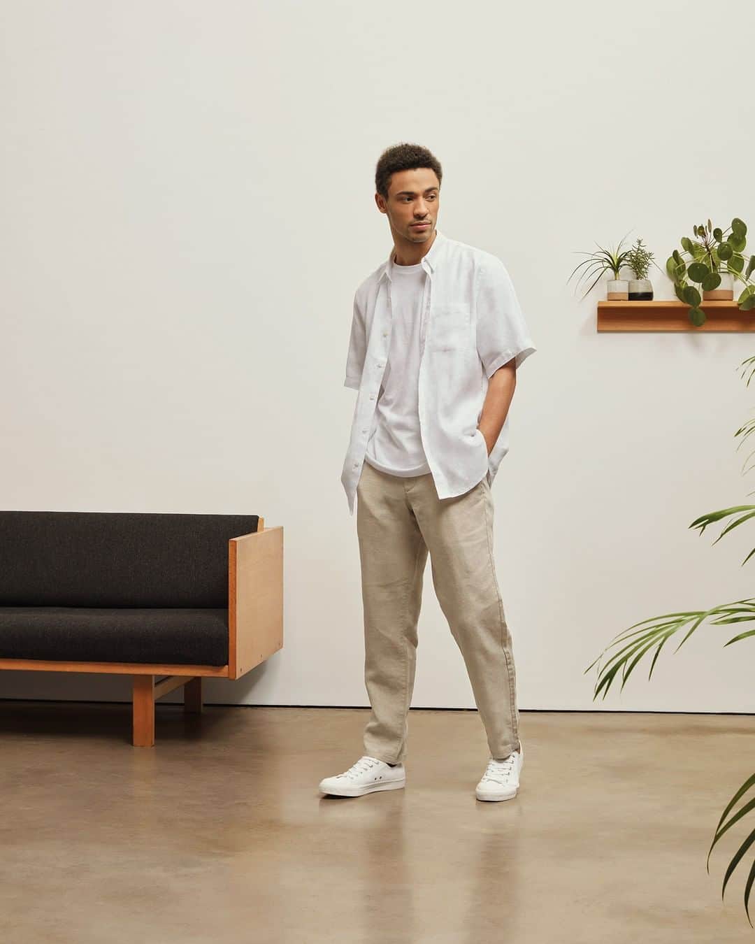 MUJI USAさんのインスタグラム写真 - (MUJI USAInstagram)「Summer styling made a breeze.   Linen can be dressed up or down for any summer day, while remaining breathable and airy.  #muji #mujiusa #liveinlinen」7月26日 1時07分 - mujiusa